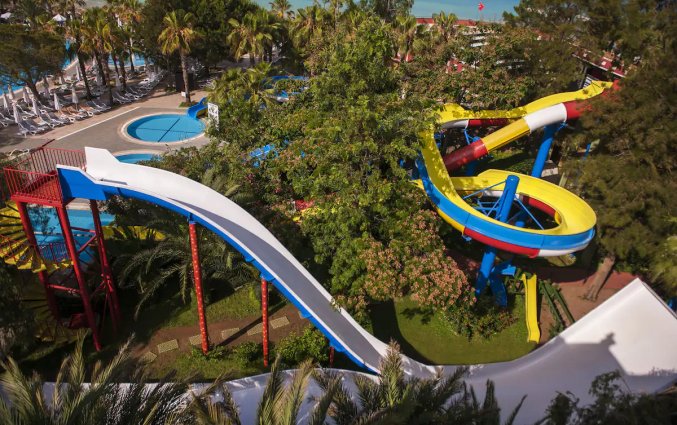 Zwembad en glijbanen van Hotel & Resort Botanik in Side