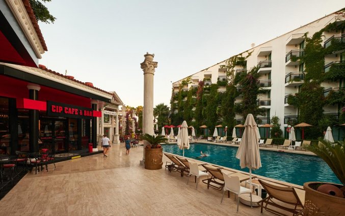 Buitenzwembad van Club Sera in Antalya