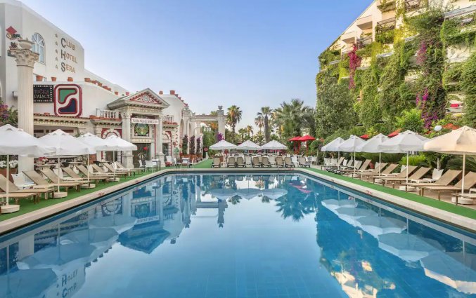 Buitenzwembad van Club Sera in Antalya