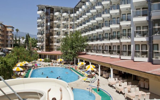 Zwembad van Hotel Monte Carlo in Alanya