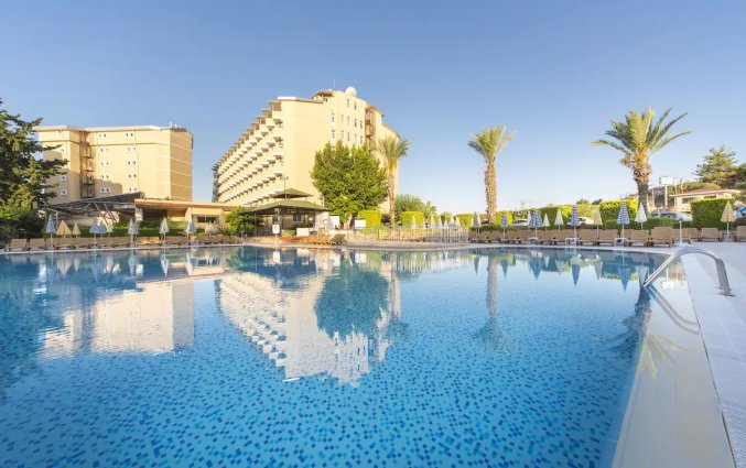 Buitenzwembaden van Hotel Beach Club Doganay in Alanya