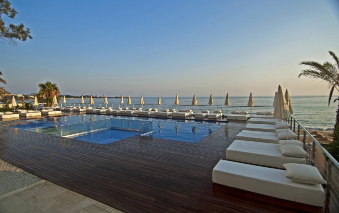 Zwembad van Hotel Yalihan Una