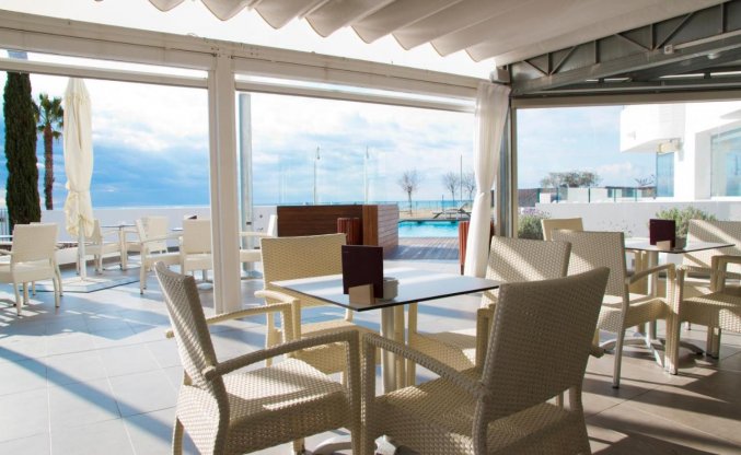 Terras van Hotel ALEGRIA Mar Mediterrania aan de Costa Brava