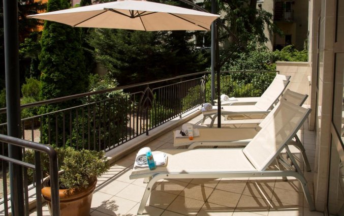Zonneterras van Adina Apartment Hotel Budapest