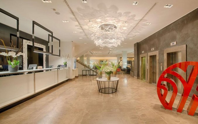 Receptie van NH Collection Milano President Milaan