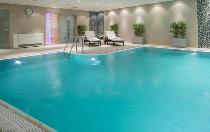 Zwembad van Hilton Prague Old Town Praag