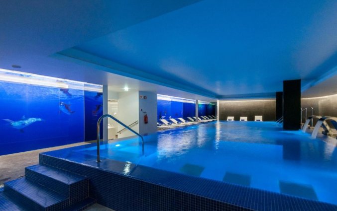 Binnenzwembad bij Jupiter Lisboa