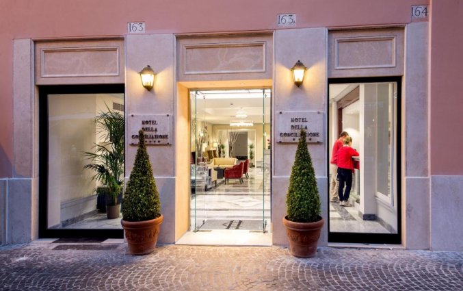 Voorzijde Hotel Della Conciliazione
