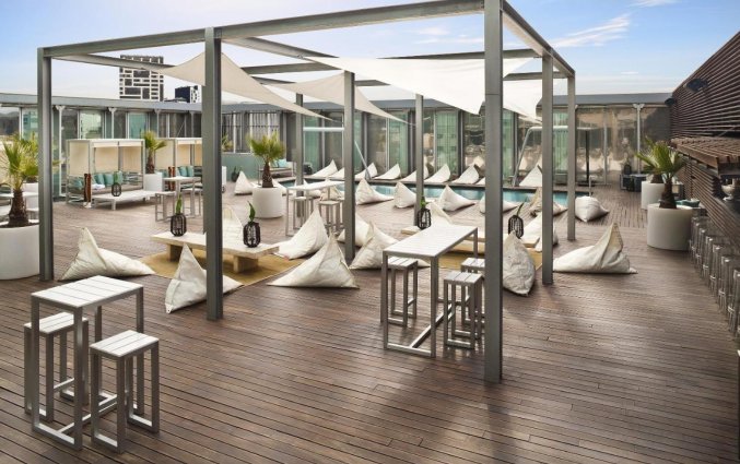 Buitenzwembad van Melia Barcelona Sky Barcelona