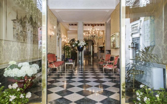 Hall NH Venezia Santa Lucia