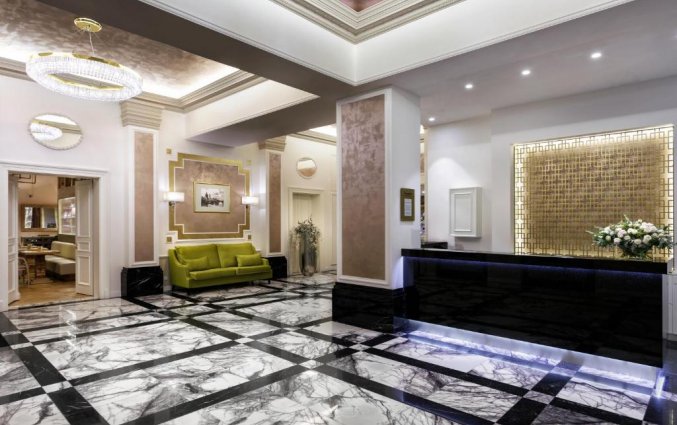 Lobby en receptie van Hotel Cosmopolitan in Praag