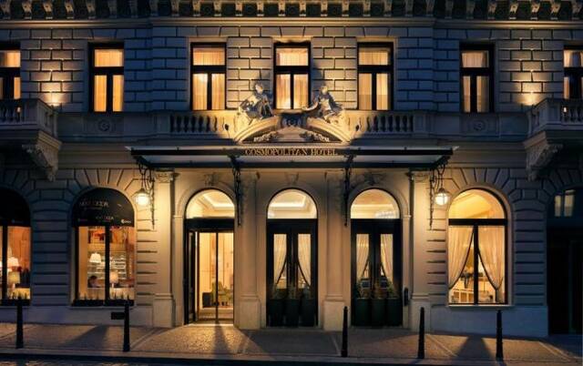 Voorkant van Hotel Cosmopolitan in Praag