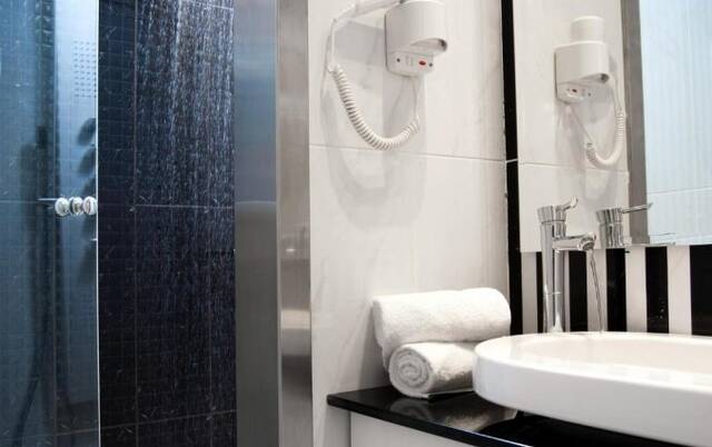 Badkamer van Acropolis Museum Boutique Hotel Athene