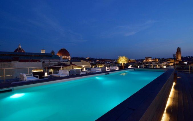 Terras met zwembad van Hotel Glance in Florence