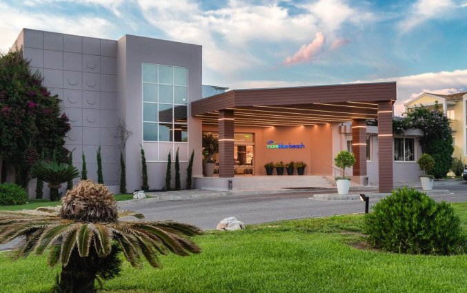 Gebouw van Resort Mareblue Beach op Corfu