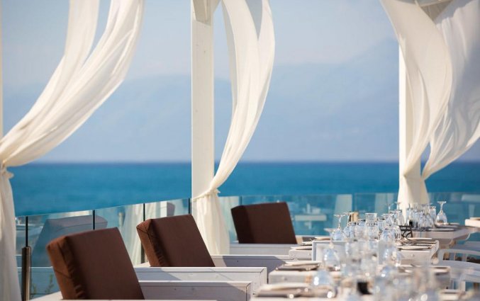 Terras van Resort Mareblue Beach op Corfu