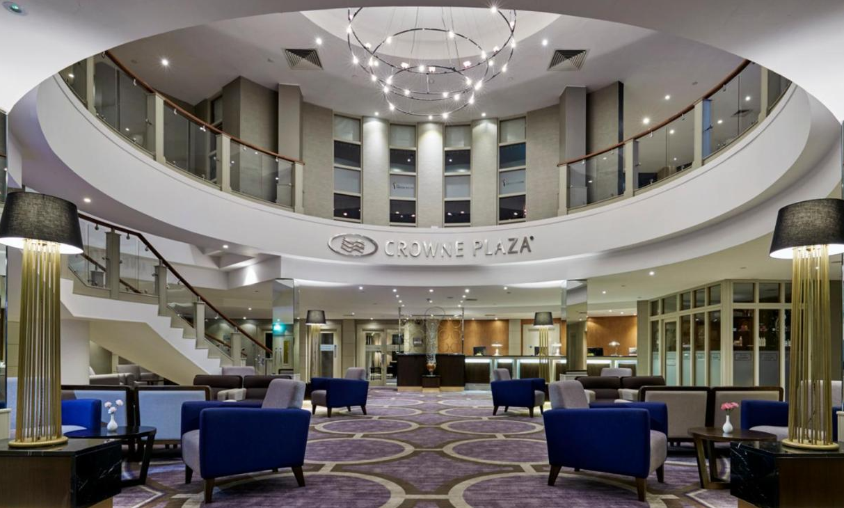 Loungehoek van Crown Plaza Belfast