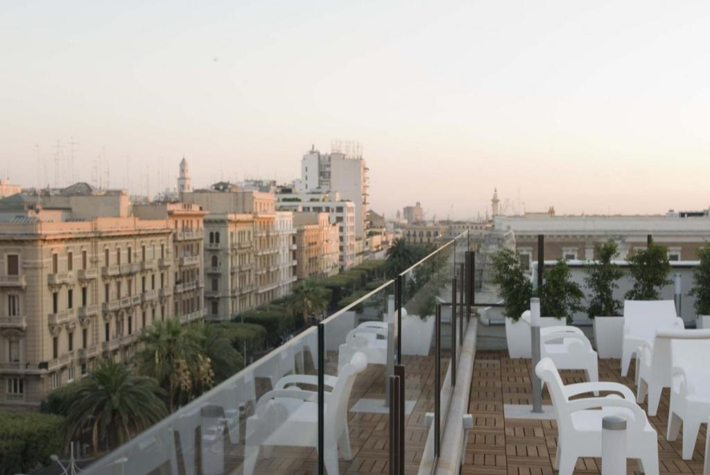 Dakterras van iH Hotels Bari Oriente