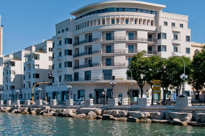 Vooraanzicht van hotel iH Grande Albergo Delle Nazioni