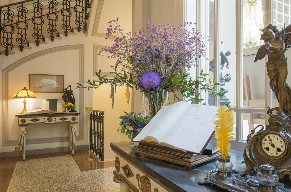 Hal van Hotel Corona d Oro in Bologna