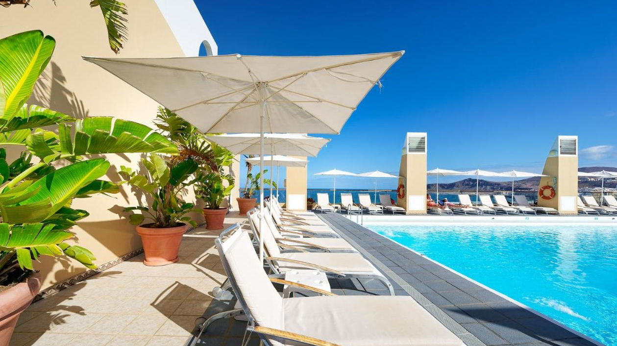 Zwembad Bull Reina Isabel & Spa