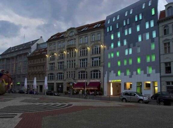 Gebouw van hotel Gat Point Charlie in Berlijn