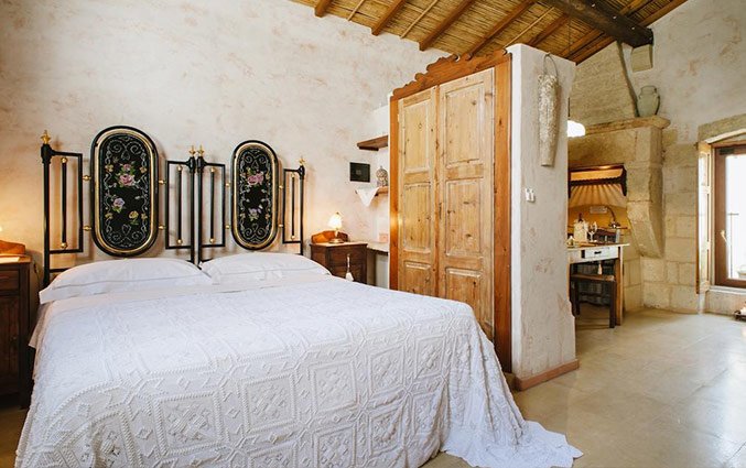 Tweepersoonsbed met kledingkast Hotel Borgoterra in drive Puglia