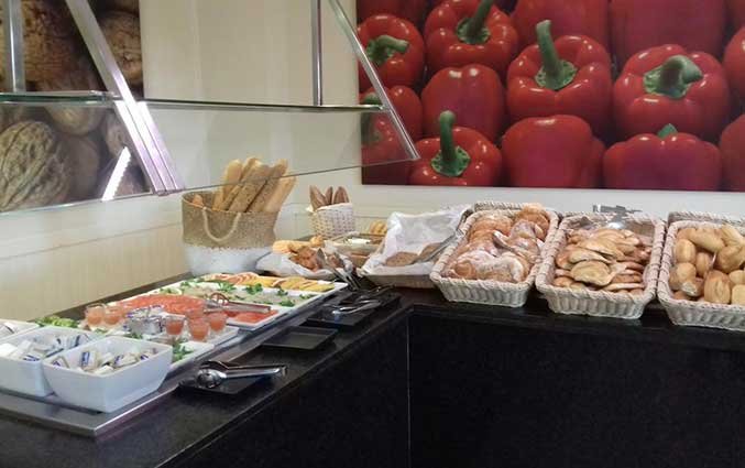 Buffet van hotel Tres Torres op Ibiza