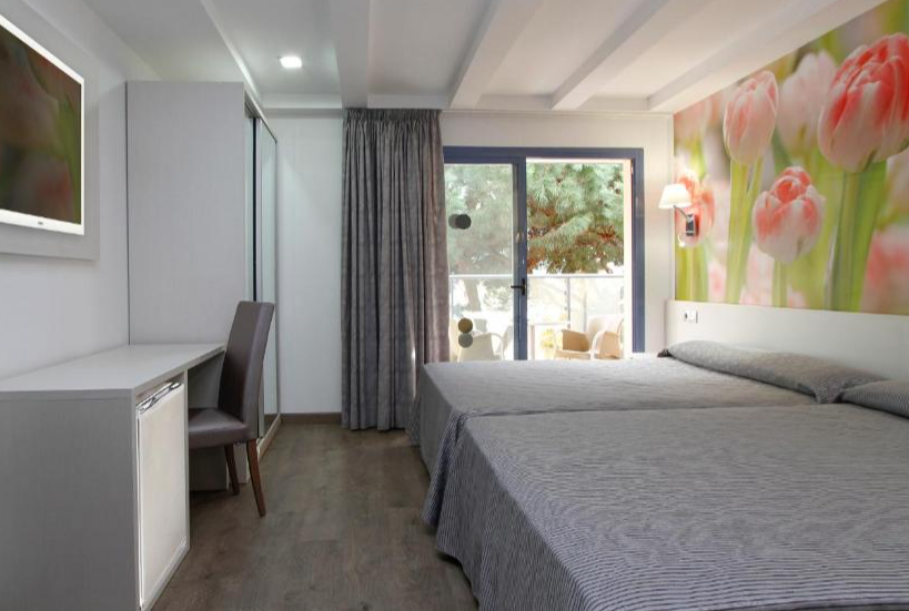 Amaraigua Adults Only