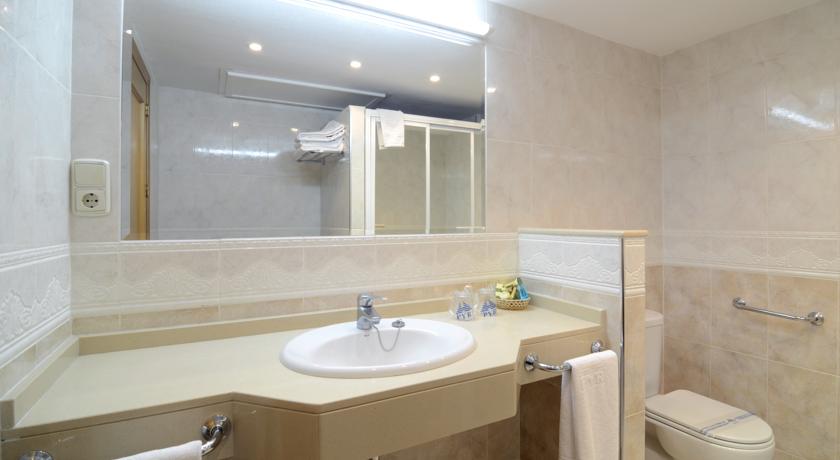 Badkamer van een appartement van Appartementen PYR Fuengirola Costa del Sol