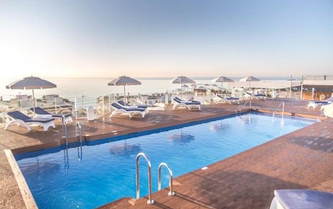 Buitenzwembad van Hotel AlunaSun Lago Rojo in de Costa del Sol