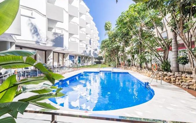 Buitenzwembad van Hotel AlunaSun Lago Rojo in de Costa del Sol