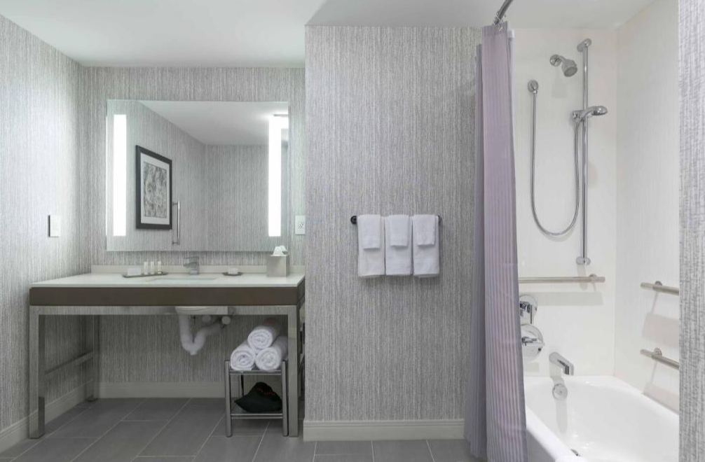 Courtyard by Marriott Edgewater NYC Area