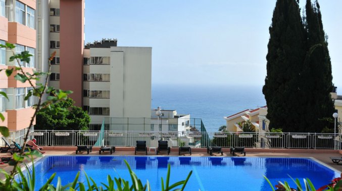 Buitenzwembad van Studio's Dorisol Buganvilia op Madeira