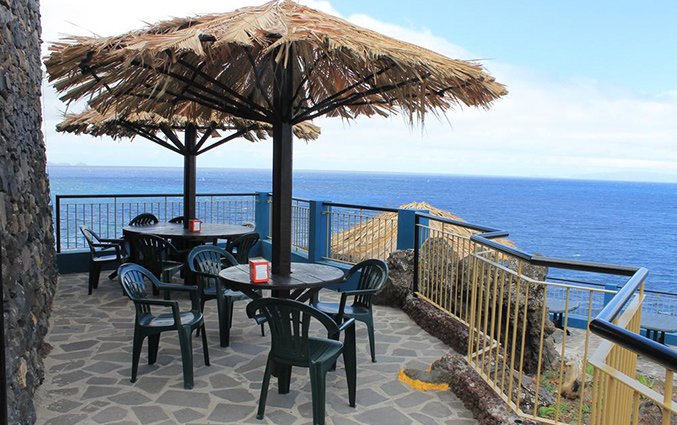 Terras van Hotel Roca Mar op Madeira