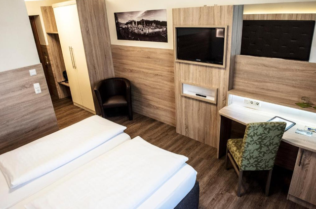 Goldenes Theater Hotel
