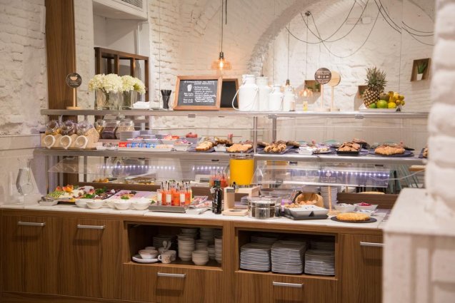 Buffet van Hotel Petit Palace Plaza del Carmen Madrid