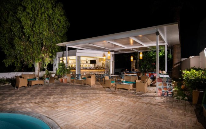 Terras en bar van Hotel Sabina Rhodos