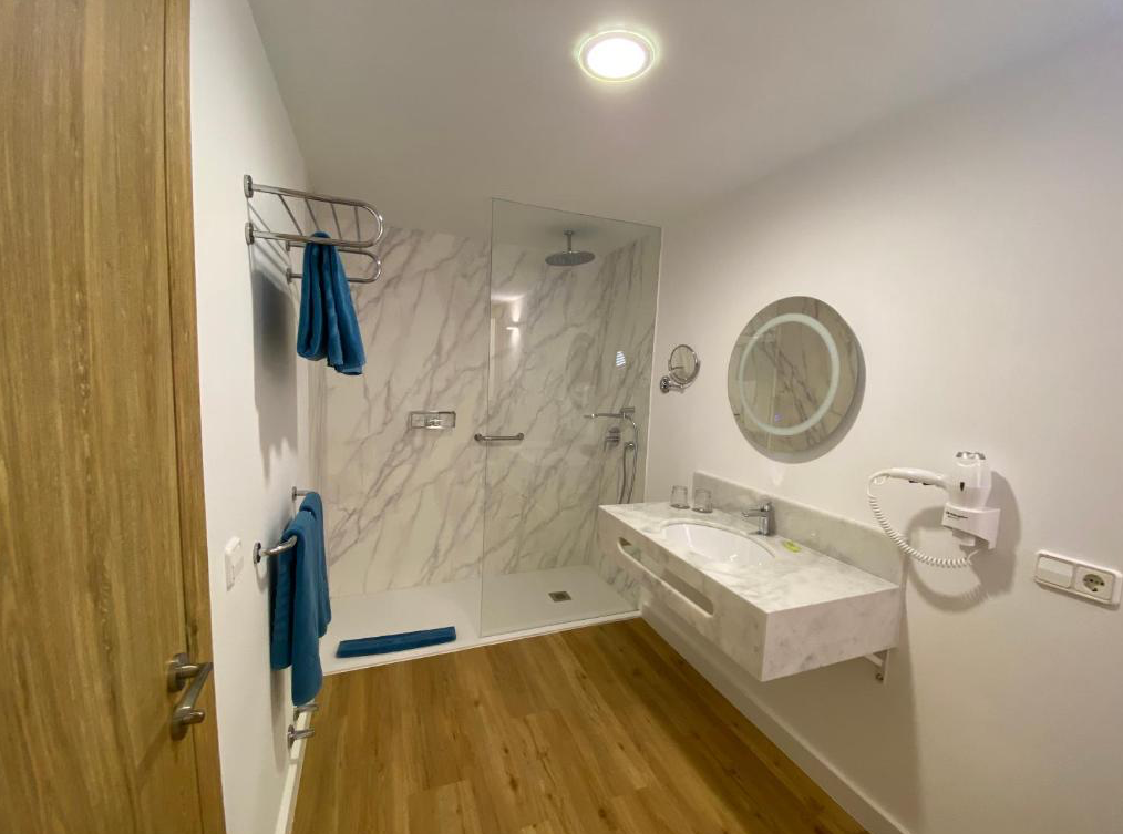 Esmeralda Maris by Livvo H