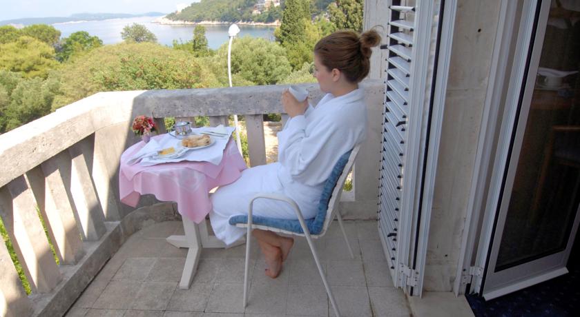 Balkon van een tweepersoonskamer van Hotel Komodor in Dubrovnik