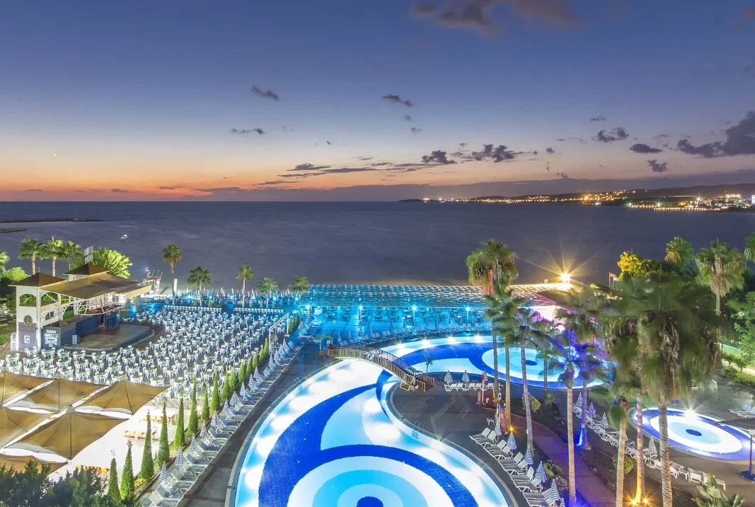 Lonicera World Hotel