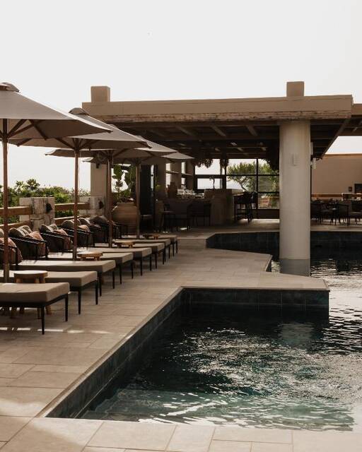 Momi Slow Living Hotel - zwembad met pergola