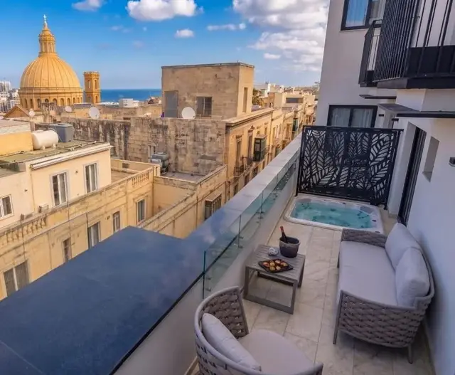 The Embassy Valletta Hotel balkon