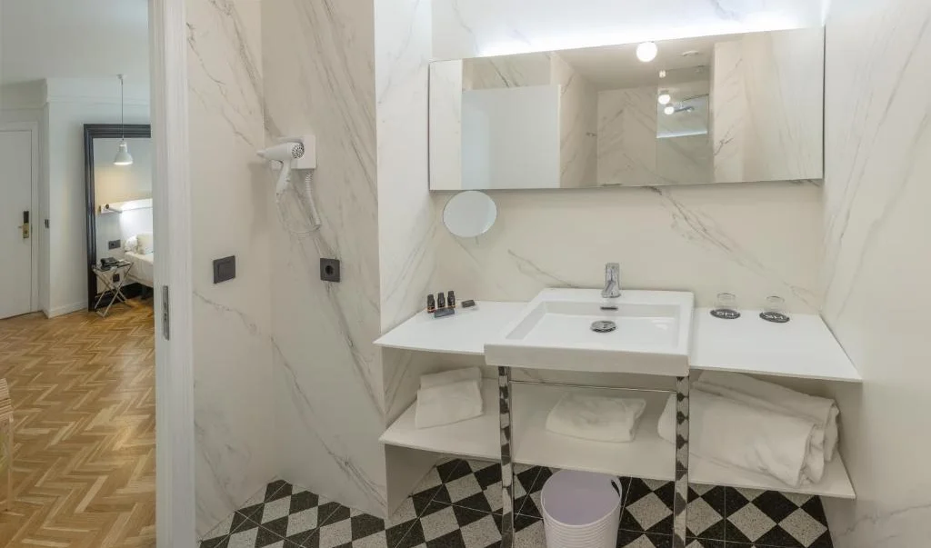 Badkamer bij Hotel SH Ingles Boutique Valencia