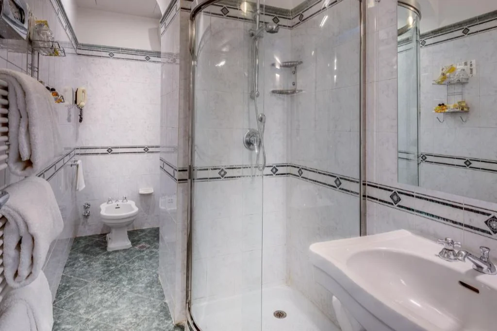 Badkamer met douche Roma Florence 