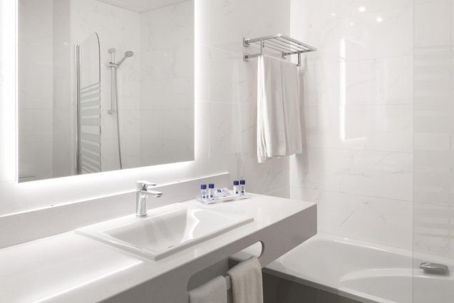 Badkamer van een tweepersoonskamer van Hotel Siroco aan de Costa del Sol