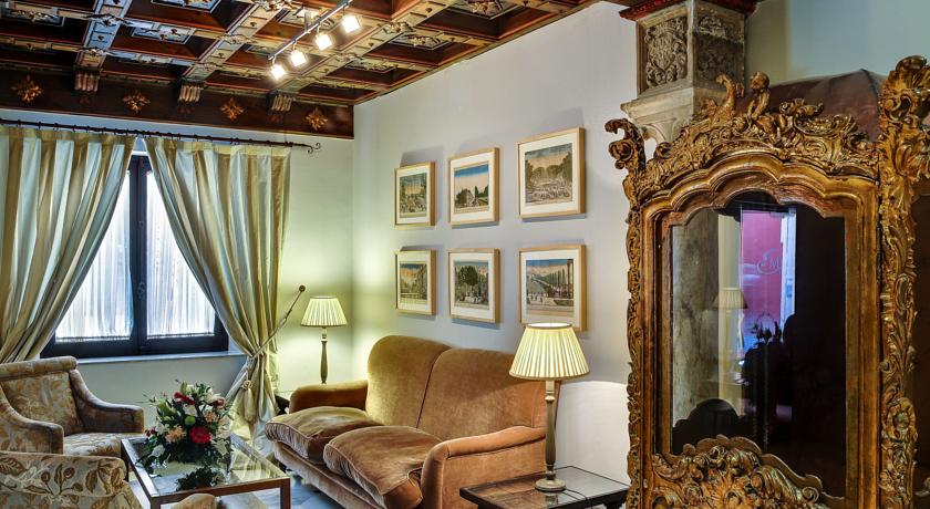 Zitgedeelte van Hotel Murillo in Sevilla