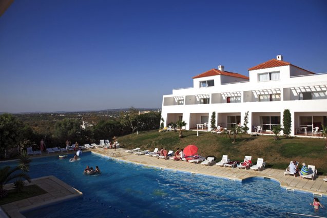 Vooraanzicht van appartementen Pateo Village in de Algarve