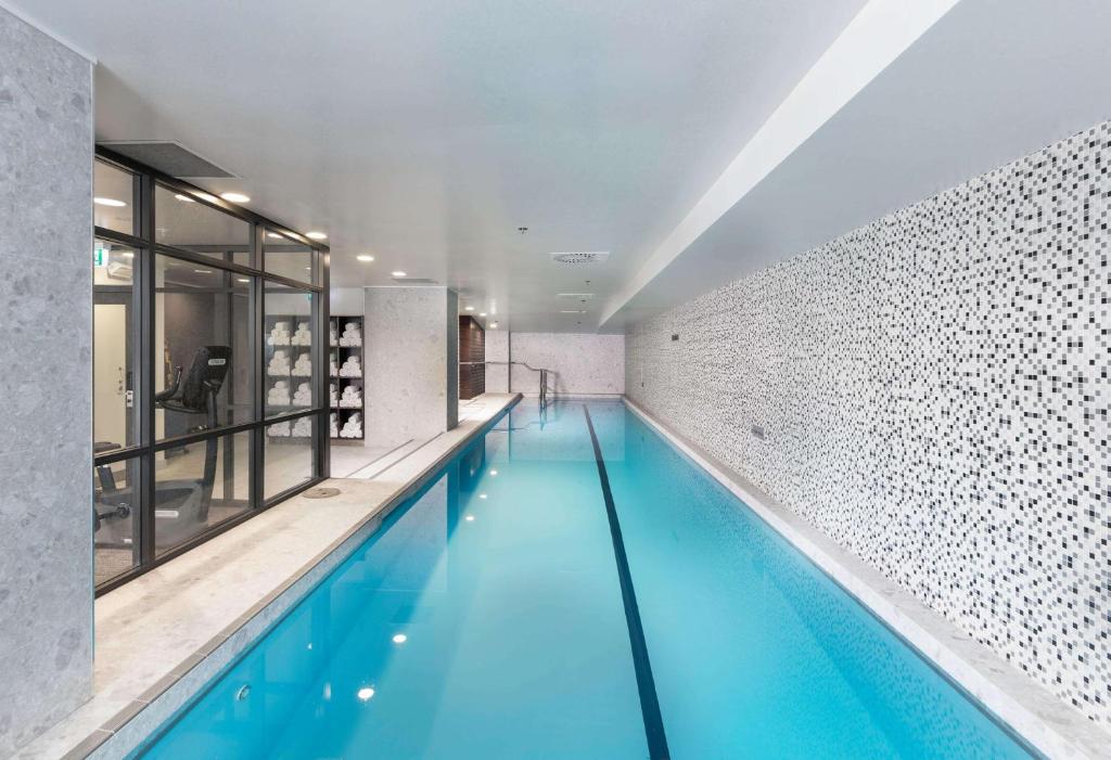 Binnenzwembad bij Tongariro Suites