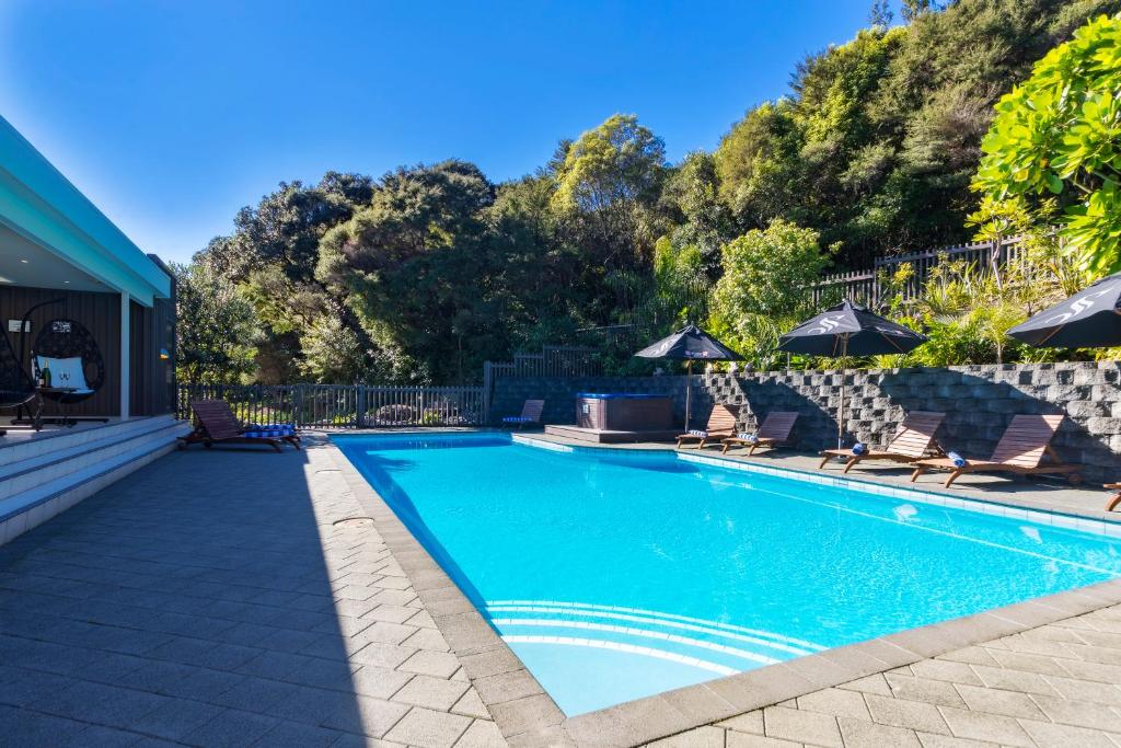 Buitenzwembad bij Grand Mercure Puka Park Resort